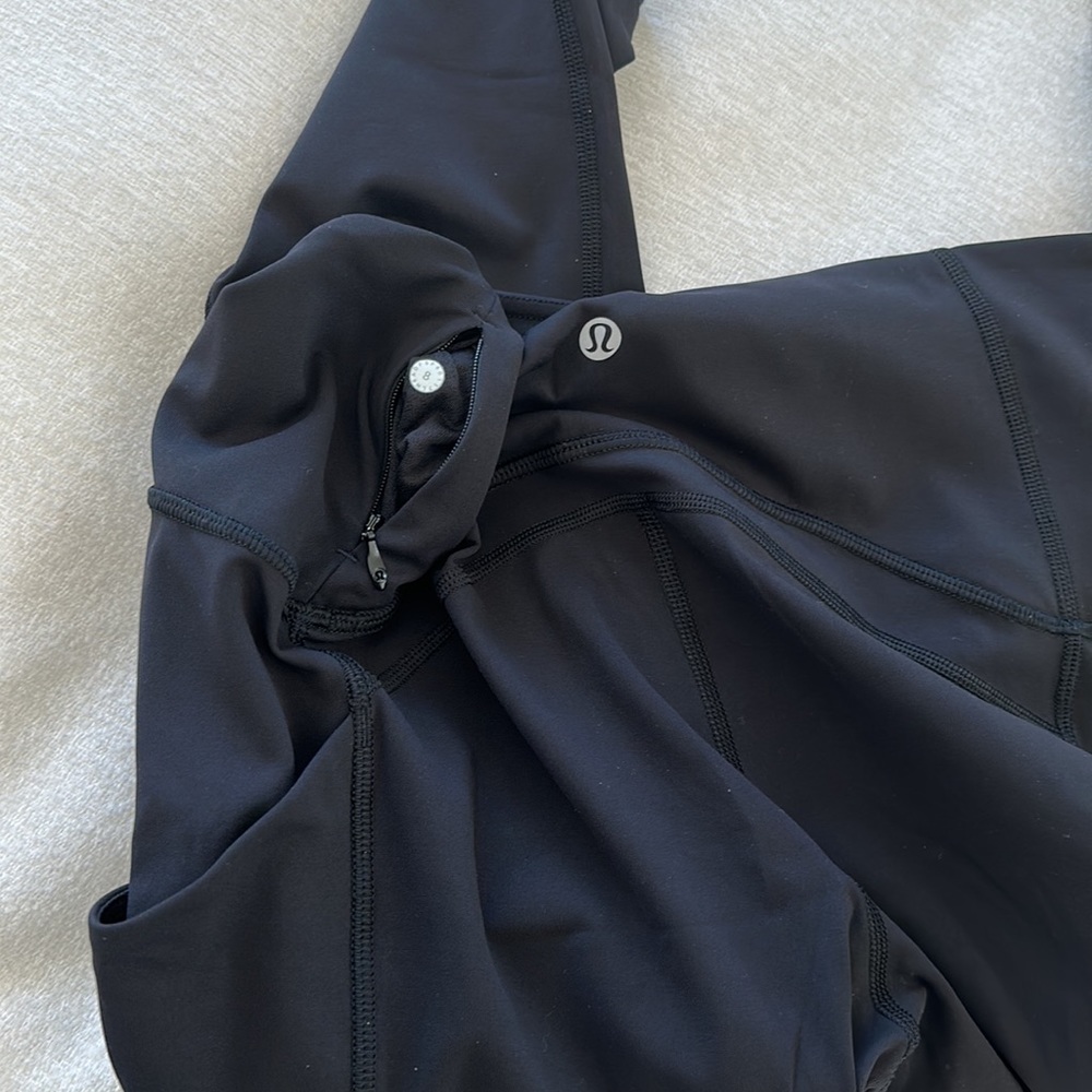 Lululemon Sole Training Crop with New York details Sz 8 🏃🏻‍♀️🧎🏻‍♀️ - Picture 8 of 11